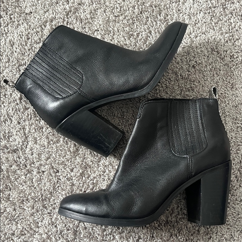 Dolce Vita Stacie Black Leather Booties